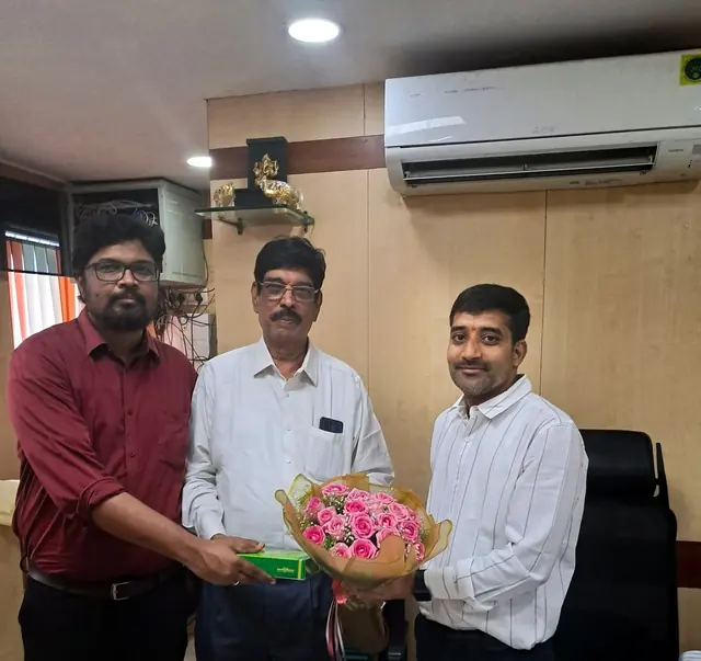 Vijay Arjun V and V. Rama Rao with an LIC HFL official