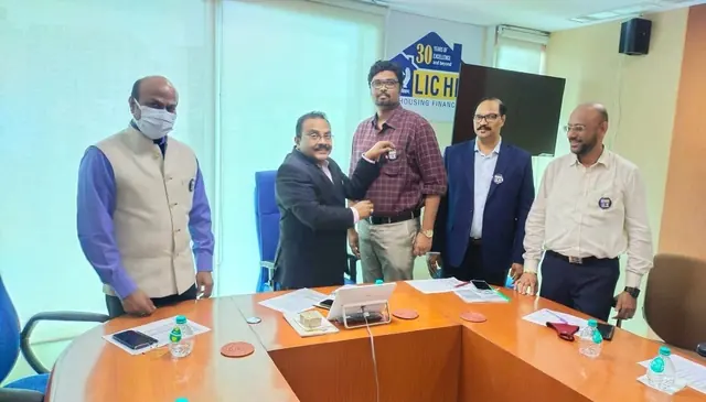 Recognition badge presented at an LIC HFL office review meeting