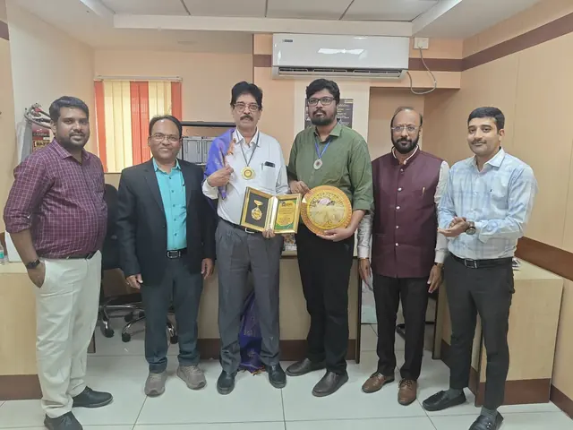 V. Rama Rao and Vijay Arjun V with LIC HFL officials, holding the medal and citation from the felicitation by LIC HFL’s MD and CEO at the Gangtok convention
